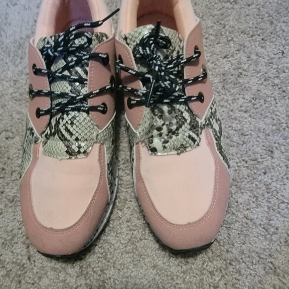Shoes - Picture 2 of 4